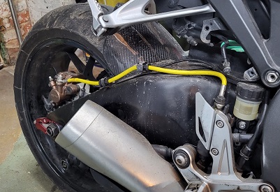 Yellow brake pipes!